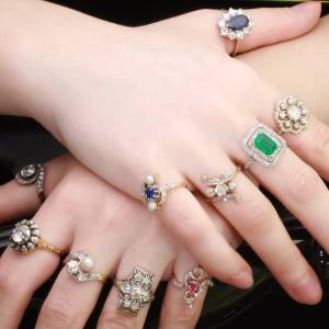 hand with antique rings from the adin research center for antique jewelry2