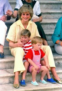 princess diana with her sons michael jackson and princess diana 23382547 576 840